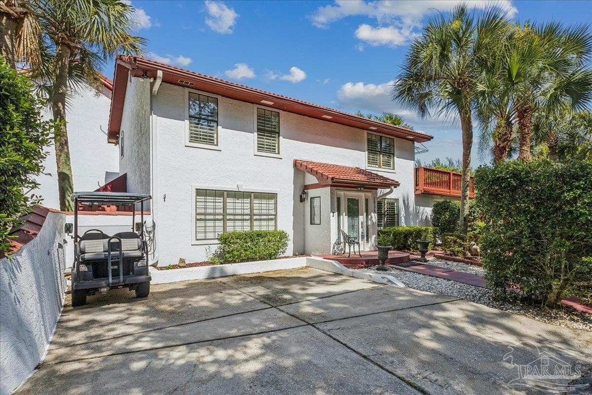 1834 W Smugglers Cove Dr, Gulf Breeze, FL 32563