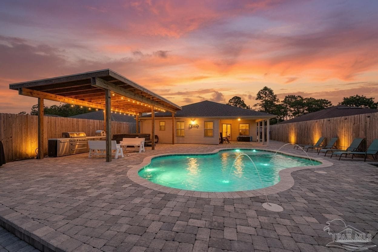 8193 Sierra St, Navarre, FL 32566