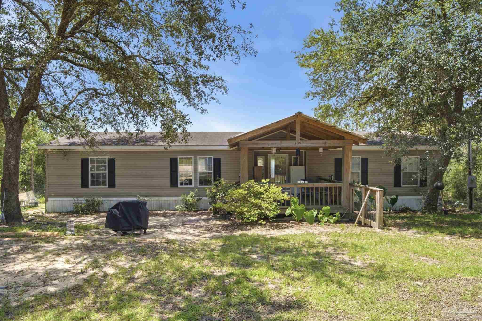 439 Woodpecker Ln, Holt, FL 32564