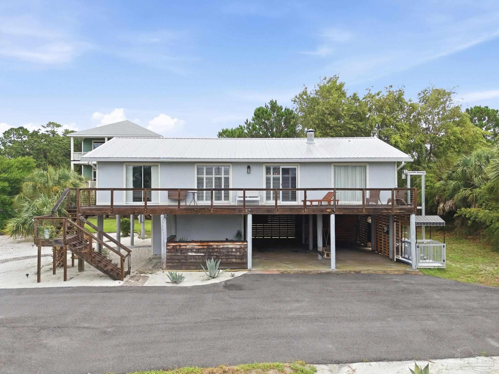 1038 Magnolia Ln, Gulf Breeze, FL 32563