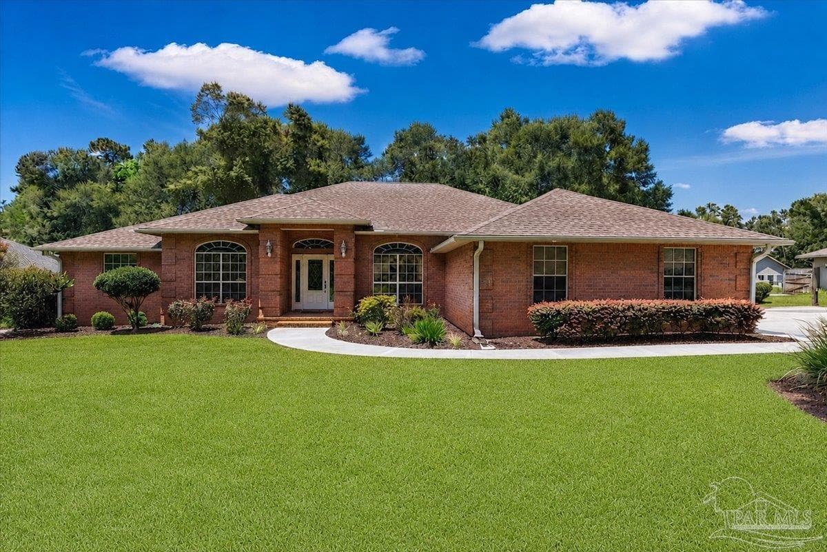 964 Broken Arrow Ln, Cantonment, FL 32533