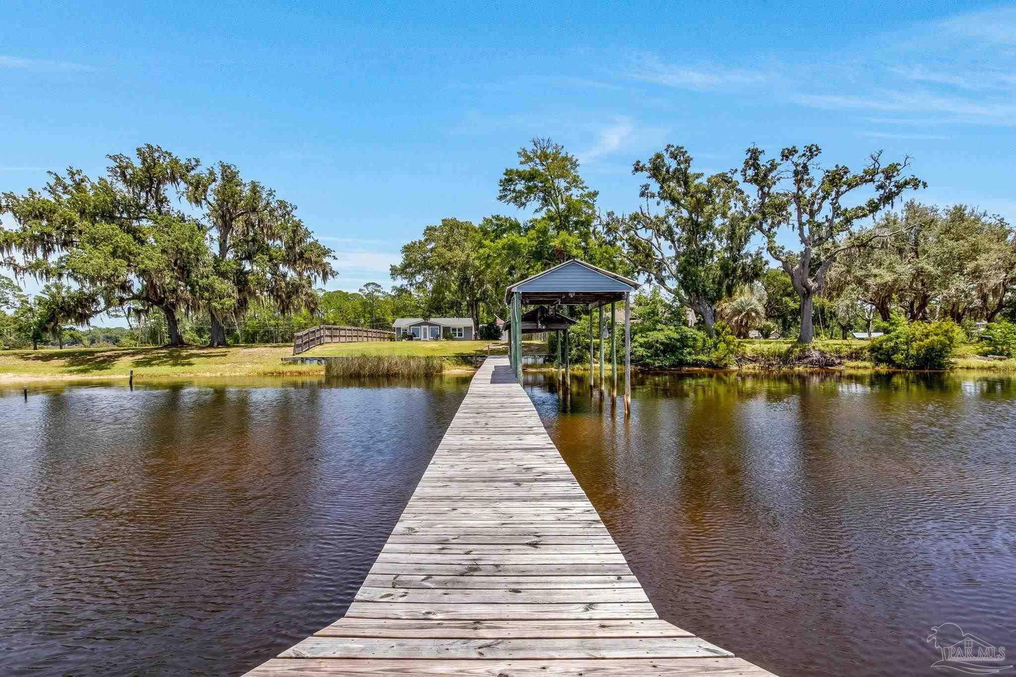7631 Petersen Pt Rd, Milton, FL 32583