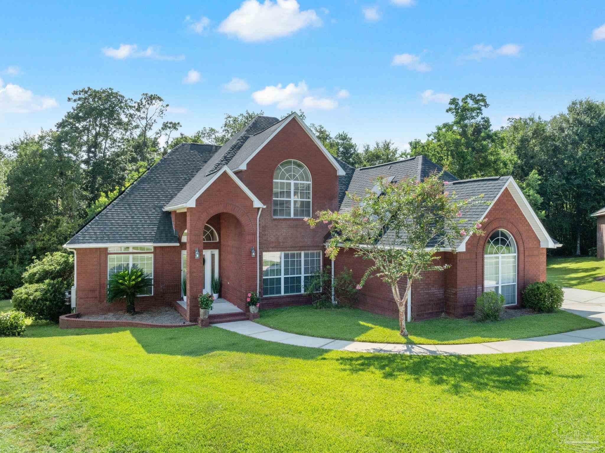 905 Caterpillar Ln, Cantonment, FL 32533