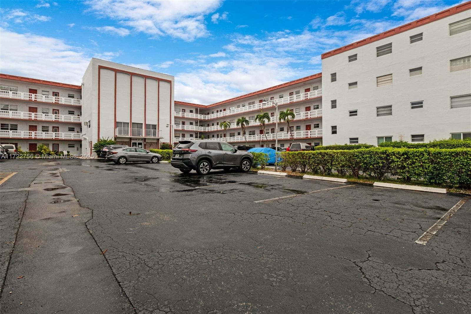 4000 NW 44th Ave # 205, Lauderdale Lakes, FL 33319