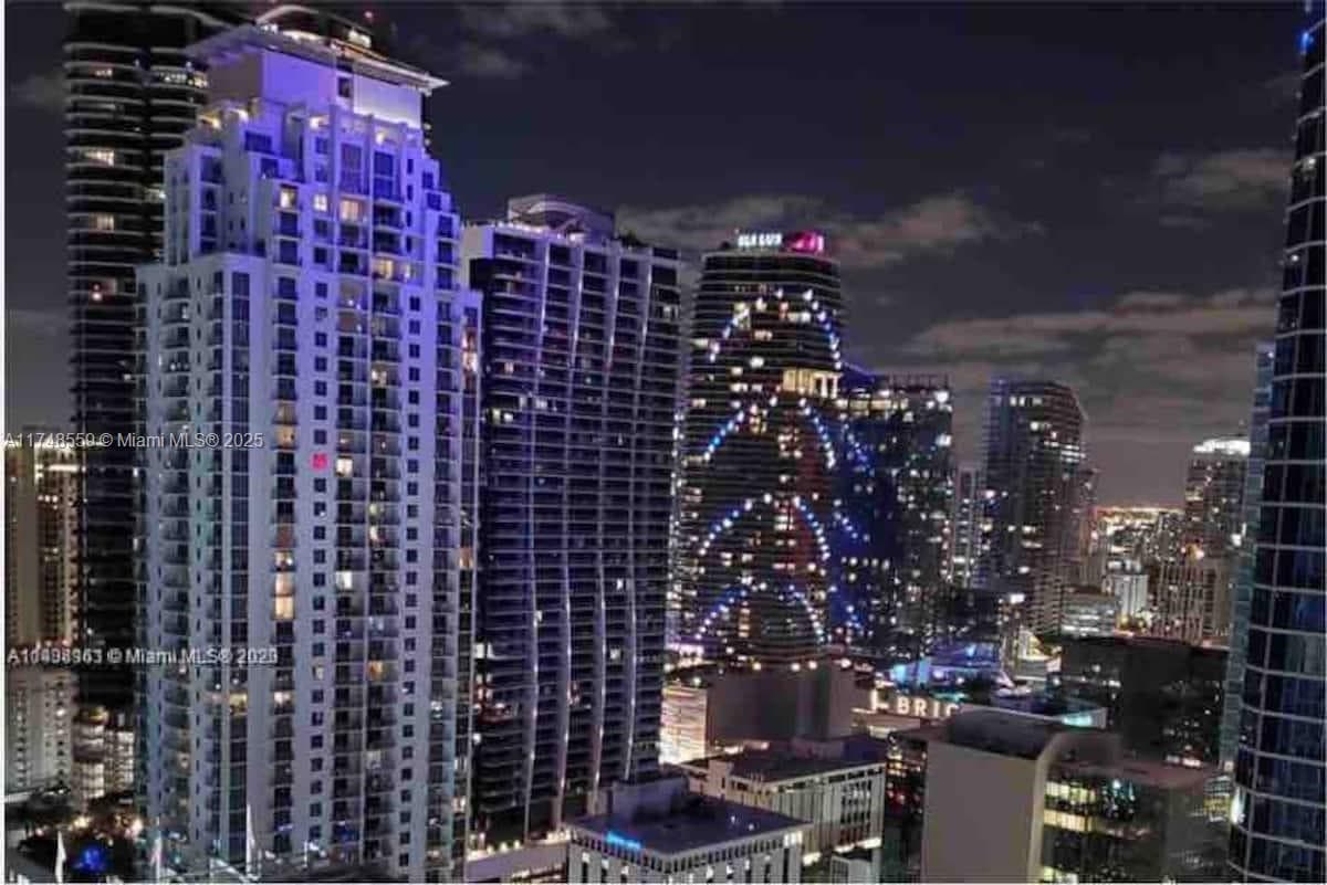 1200 Brickell Bay Dr # 3924, Miami, FL 33131