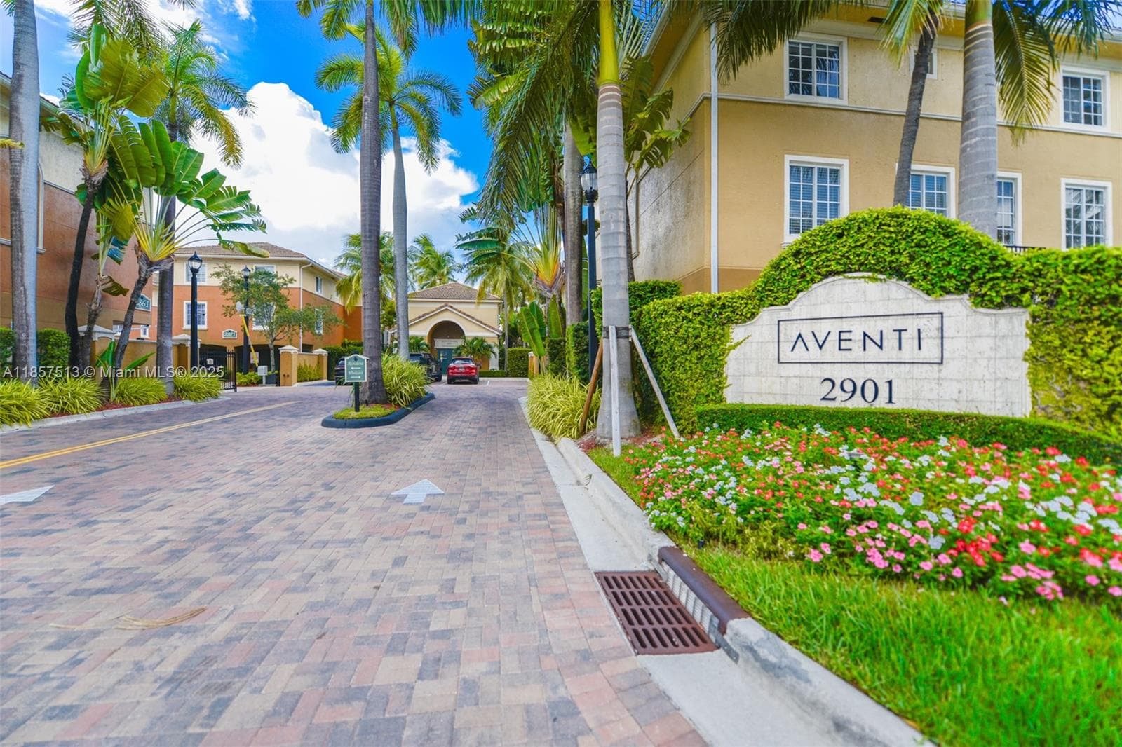 2811 NE 185th St # 801, Aventura, FL 33180