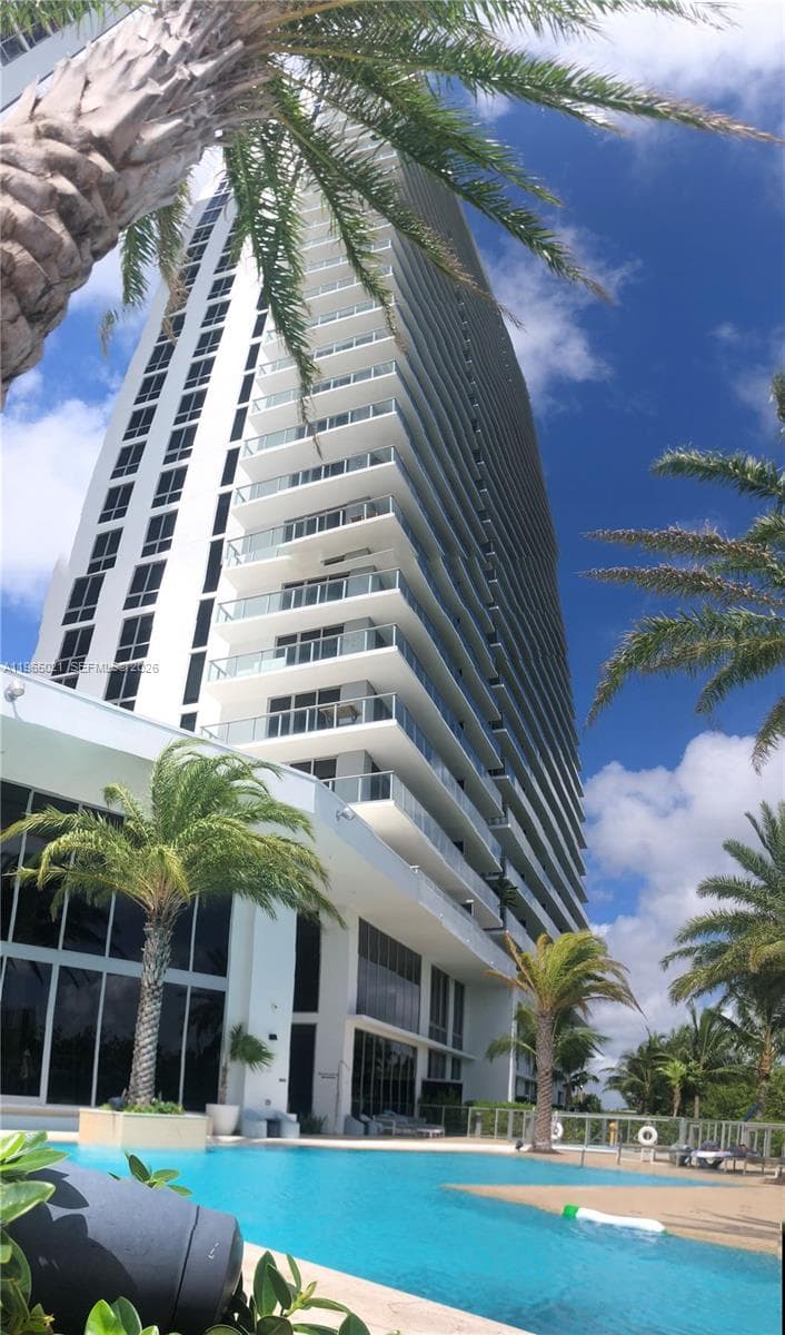 16385 Biscayne Blvd # 507, North Miami Beach, FL 33160
