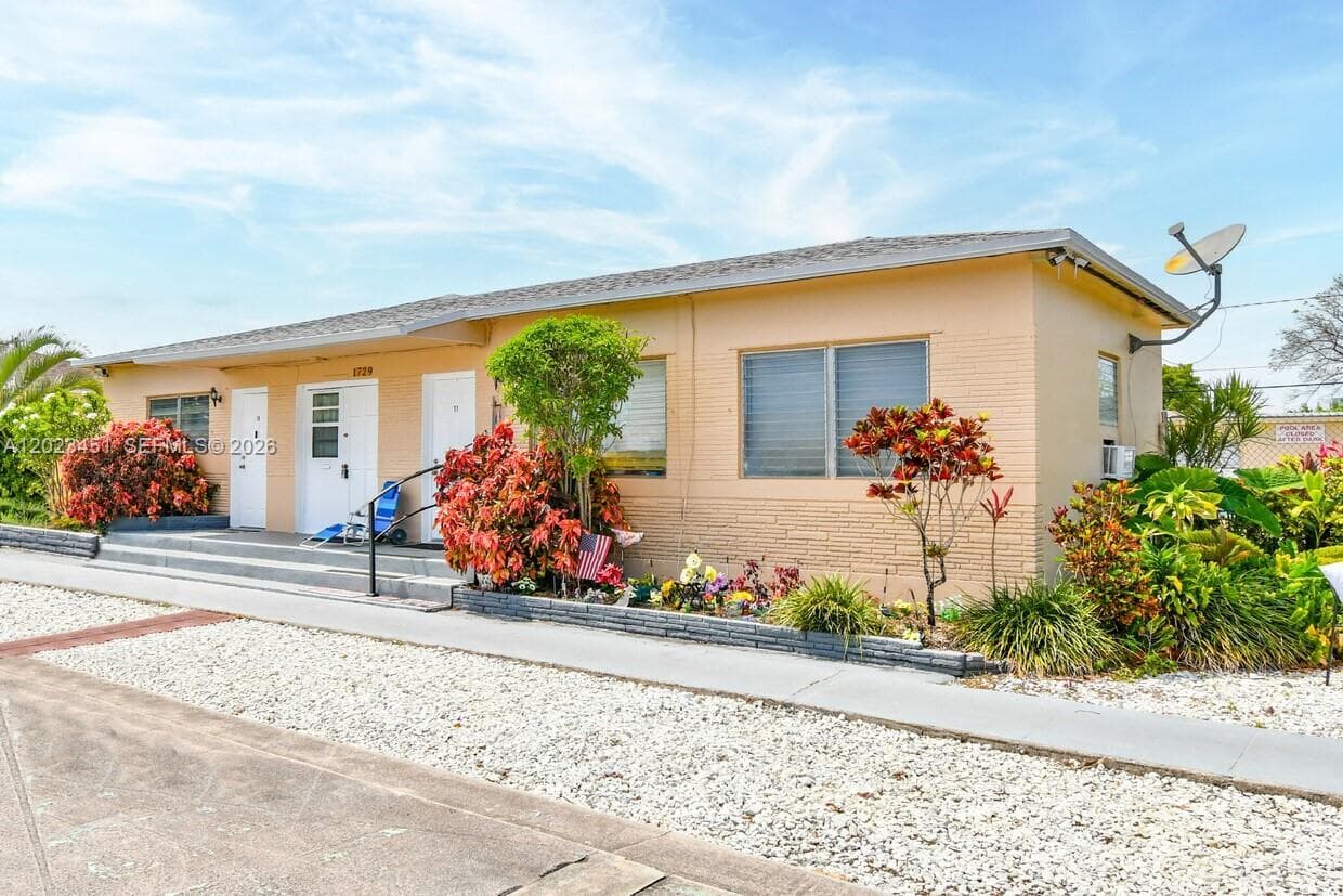 1741-1743 Moffett St, Hollywood, FL 33020