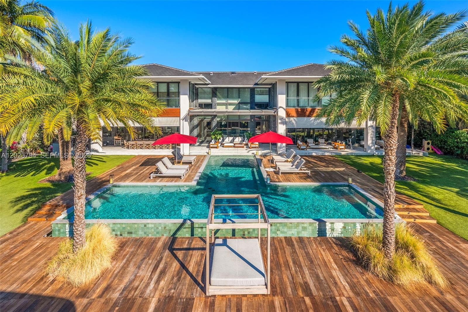 385 Centre Is, Golden Beach, FL 33160