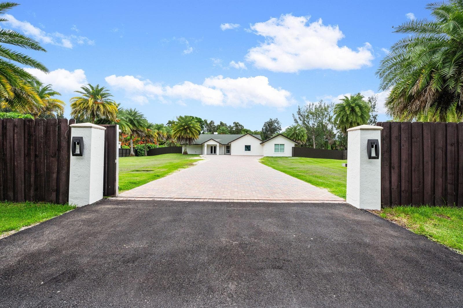 5700 SW 196th Lane, Southwest Ranches, FL 33332