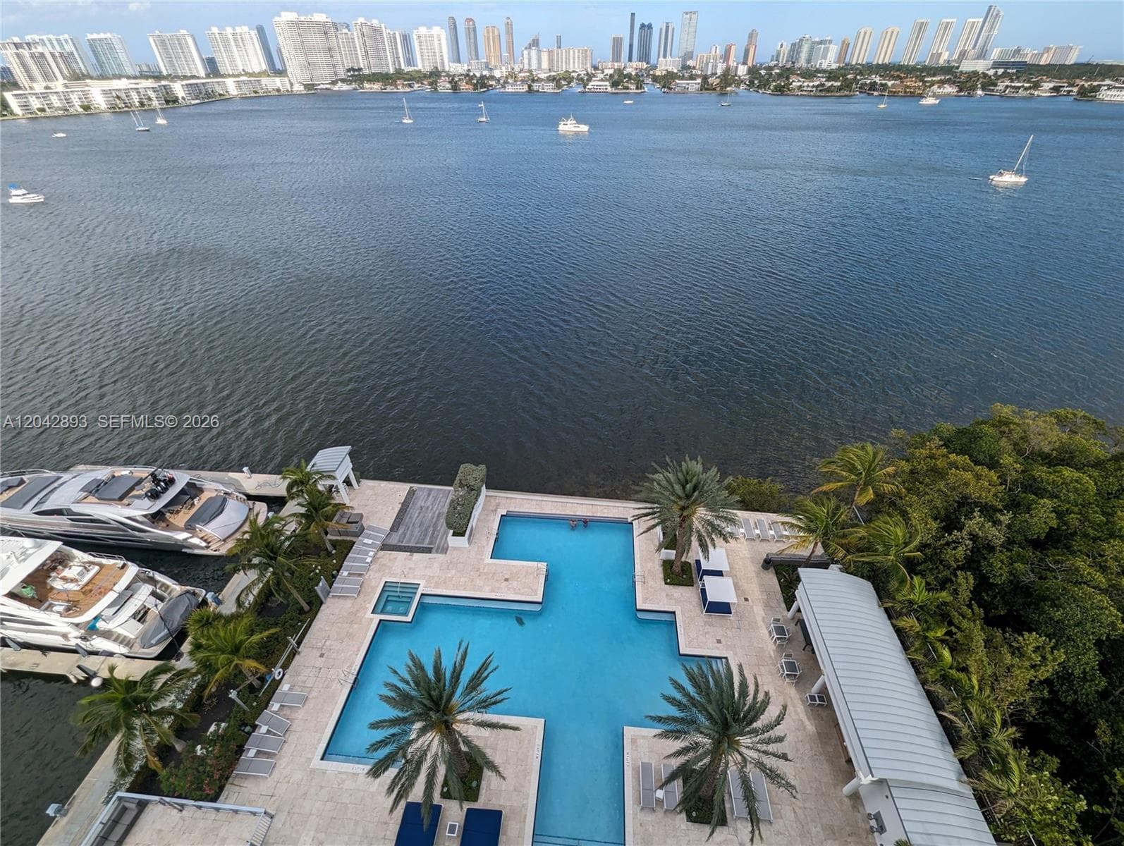 17111 E Biscayne Blvd # 1011, North Miami Beach, FL 33160