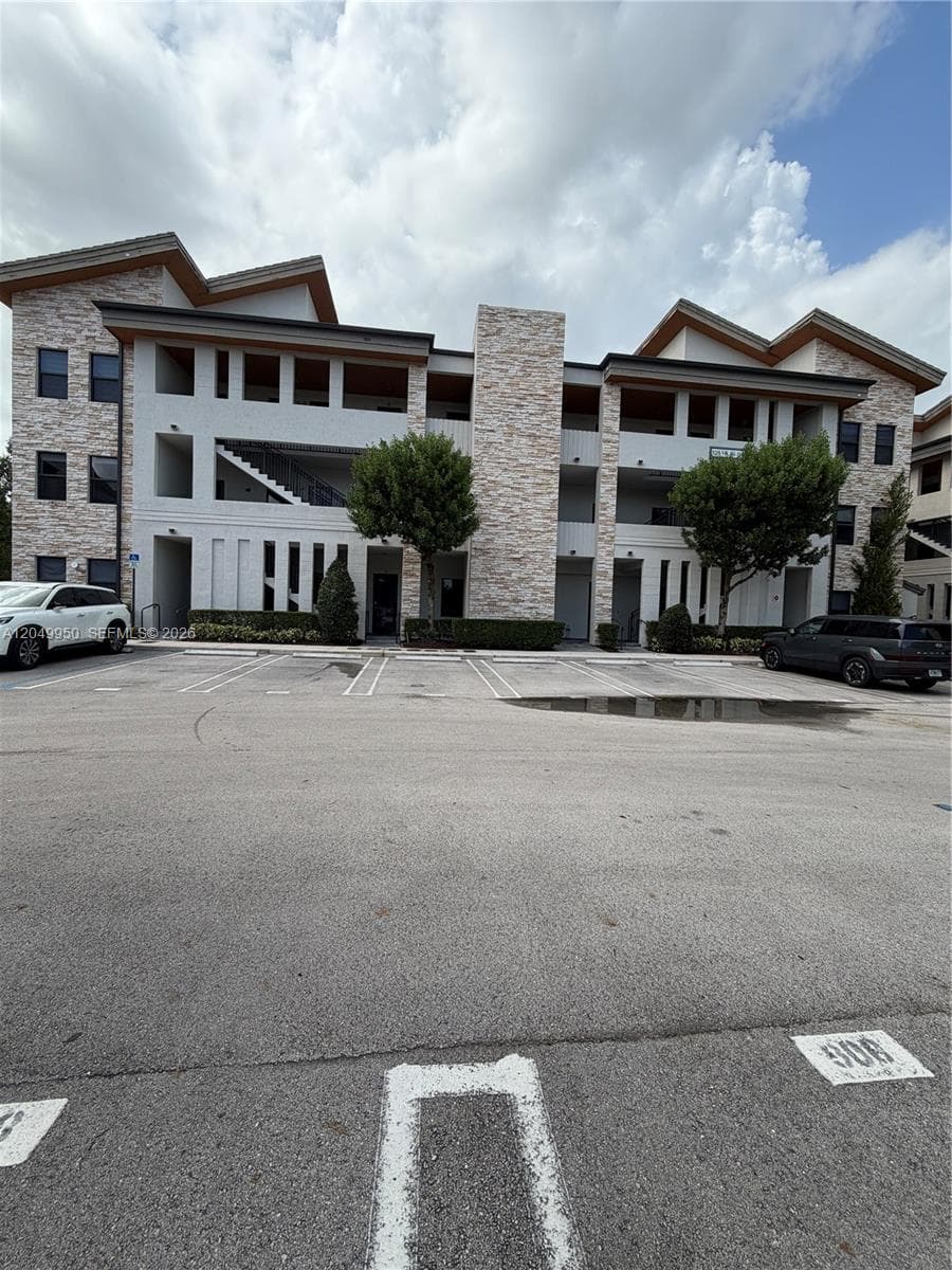 8195 NW 104th Ave # 22, Doral, FL 33178