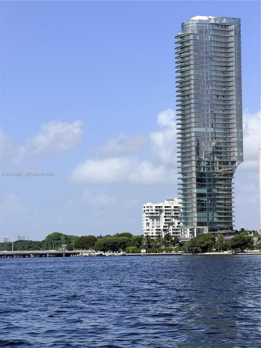 175 SE 25 ROAD # 902, Miami, FL 33129