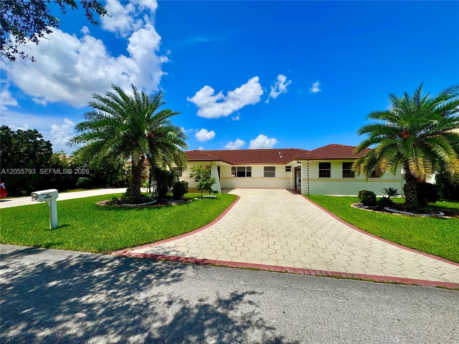 18701 Wentworth Dr, Hialeah, FL 33015