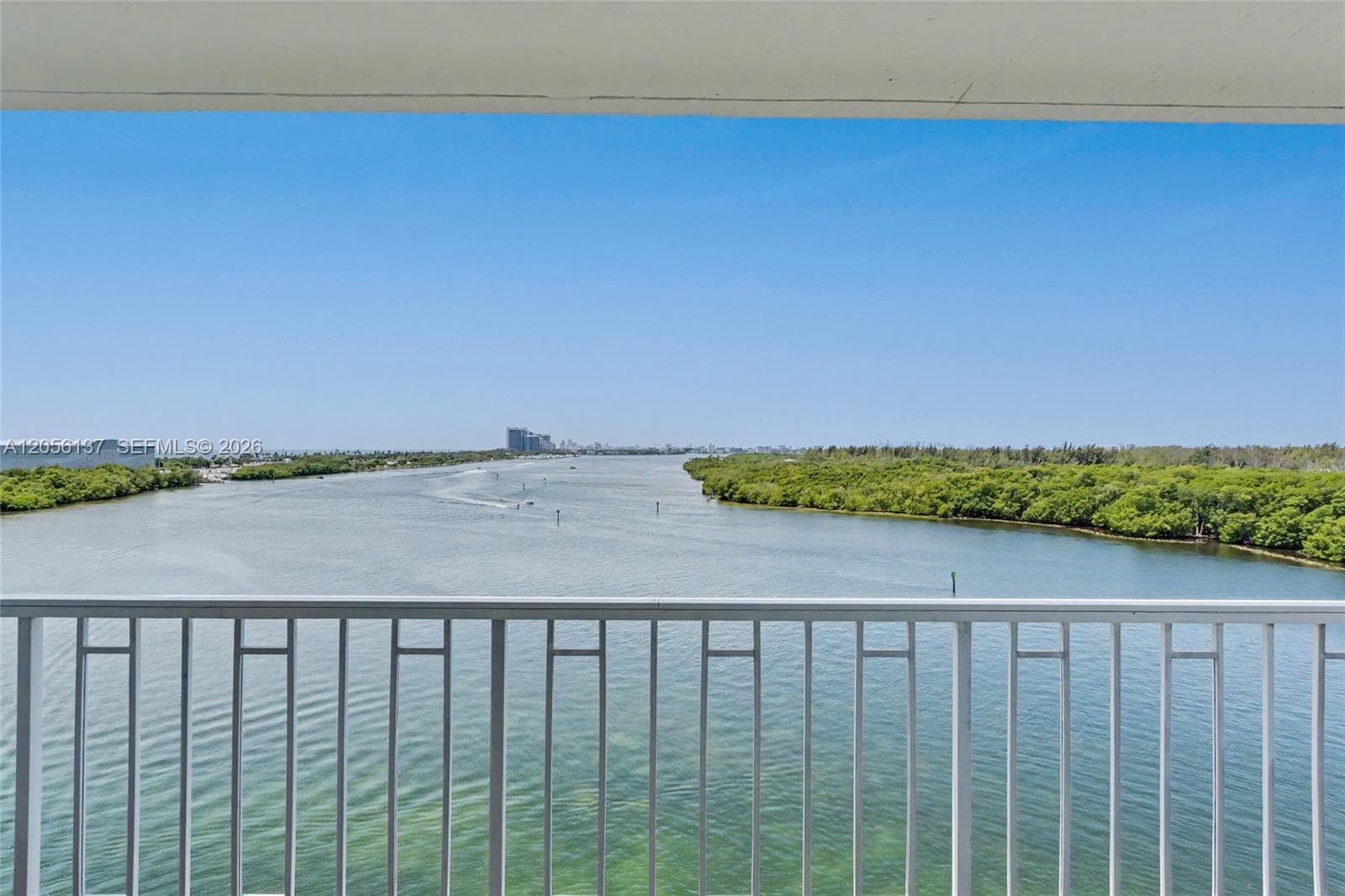 500 Bayview Dr # 822, Sunny Isles Beach, FL 33160