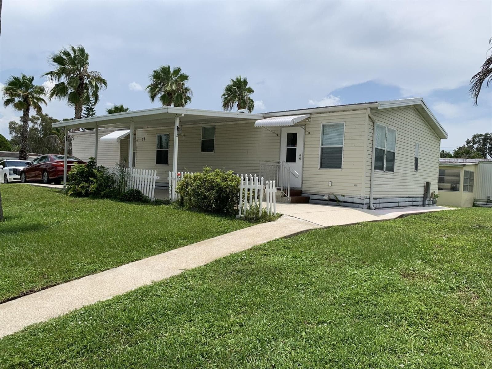 28 SE Flamenco Way, Port St. Lucie, FL 34952