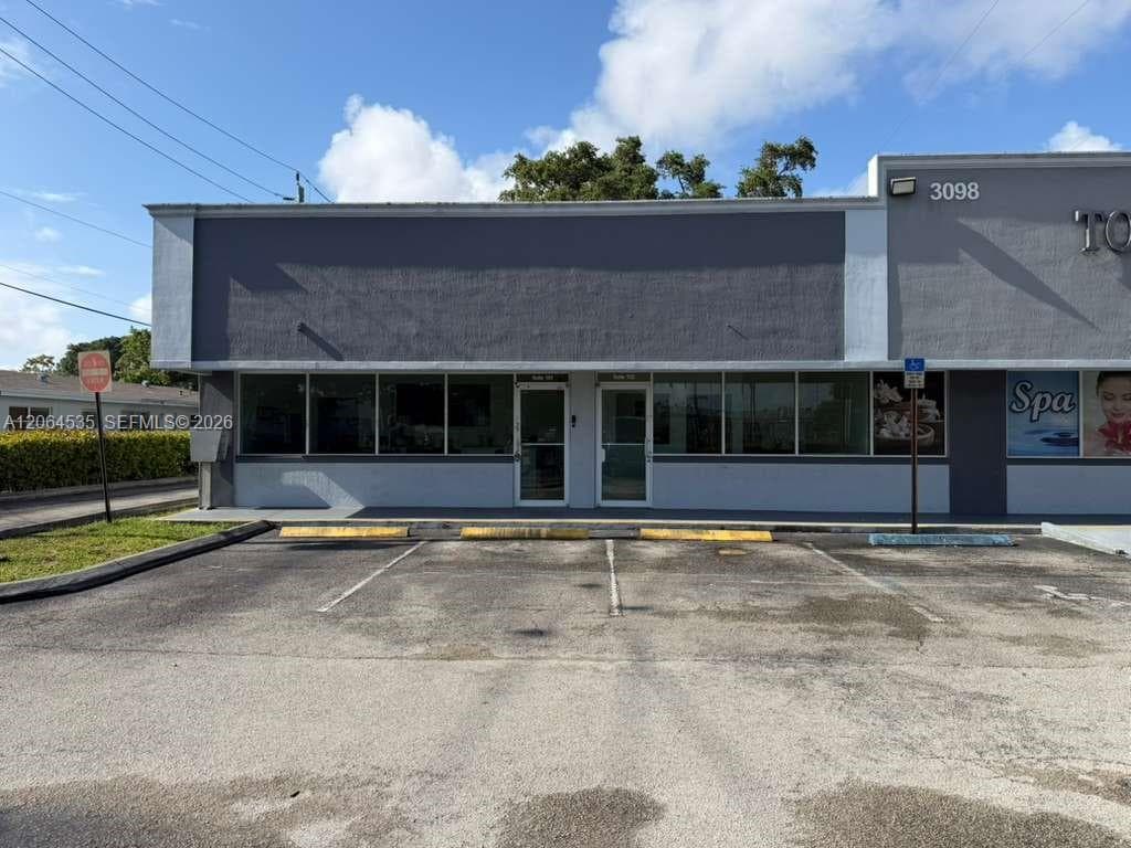3098 Stirling Rd # 101, Hollywood, FL 33021