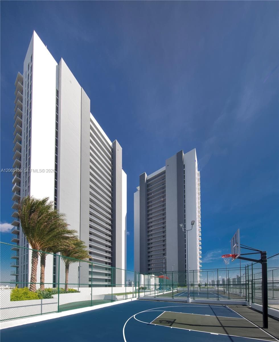 16385 Biscayne Blvd # # 419, North Miami Beach, FL 33160