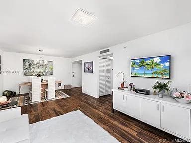2625 Collins Ave # 212, Miami Beach, FL 33140