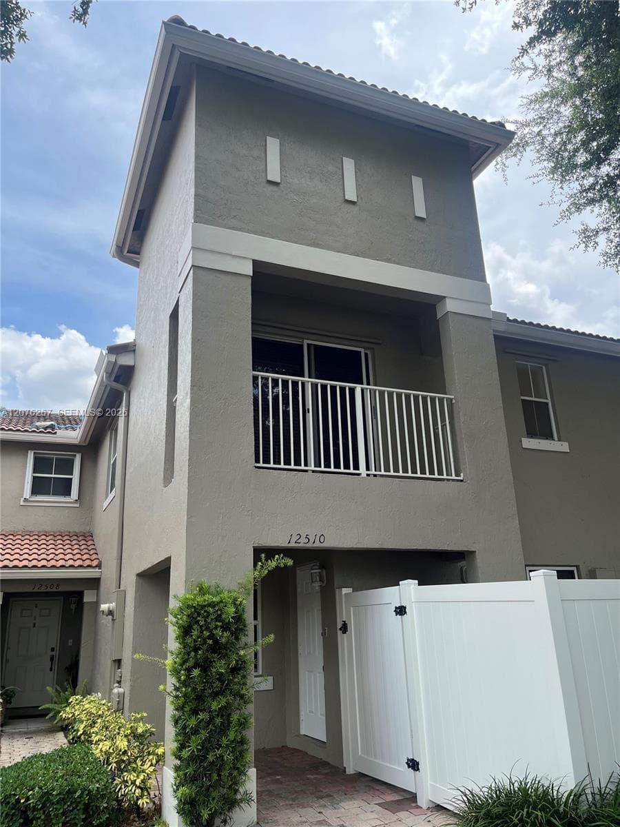 12510 SW 53rd St, Miramar, FL 33027