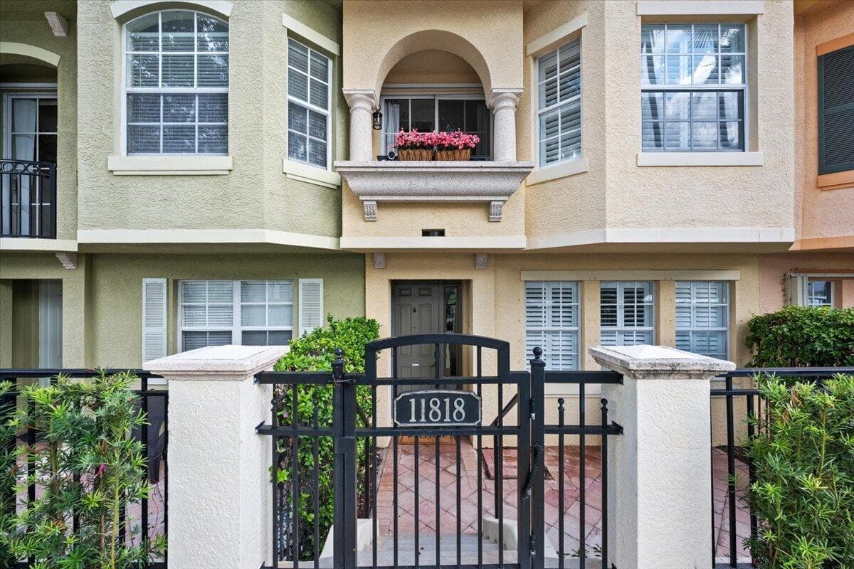 11818 Valencia Gardens Avenue, Palm Beach Gardens, FL 33410