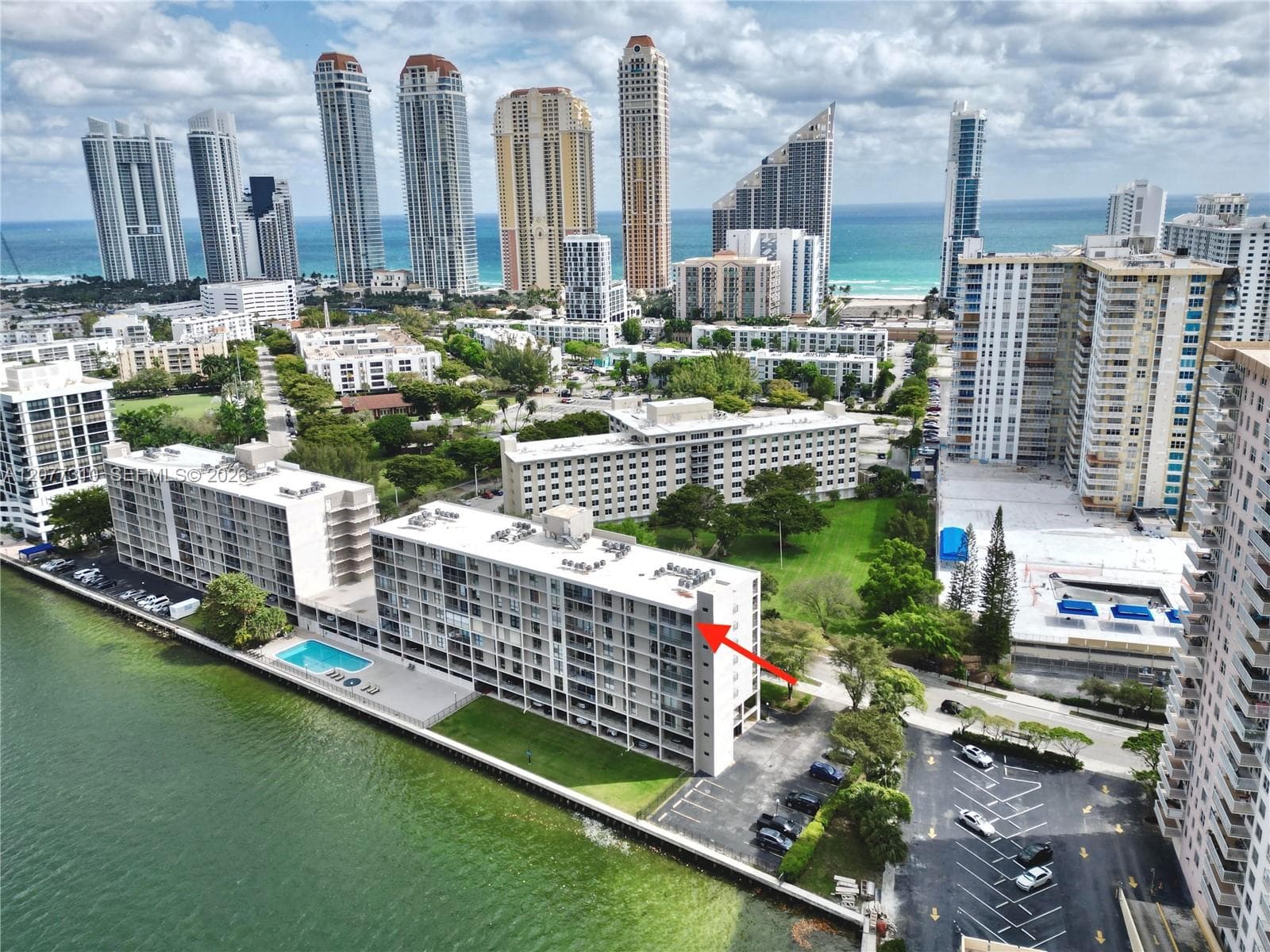 17500 N Bay Rd # S907, Sunny Isles Beach, FL 33160