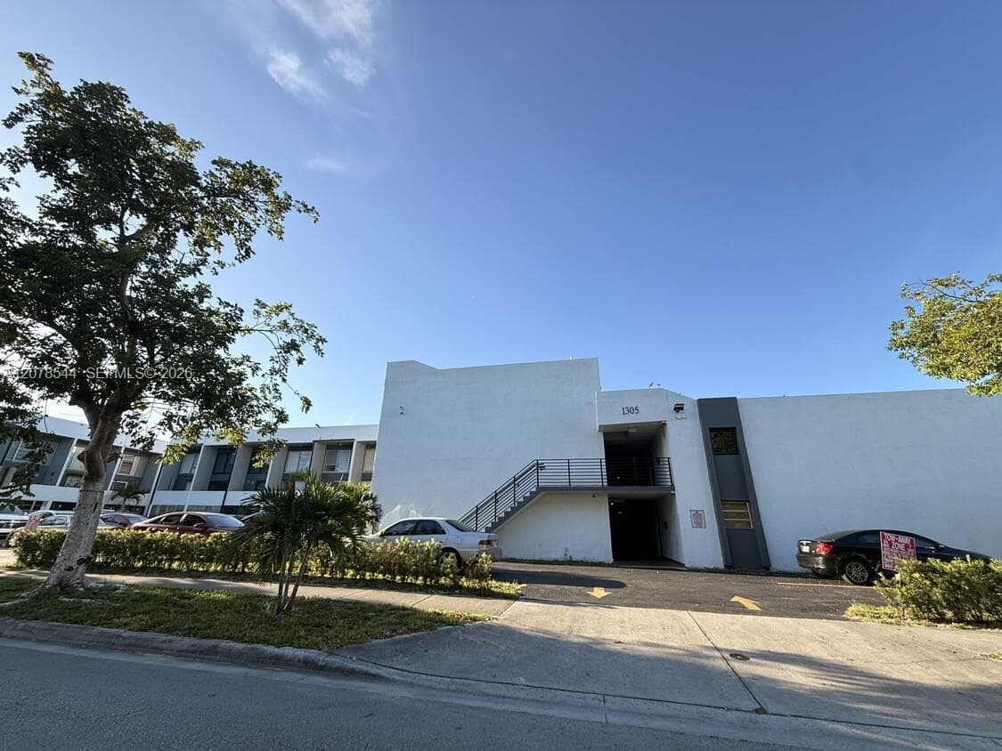 1305 W 46th St # 108, Hialeah, FL 33012