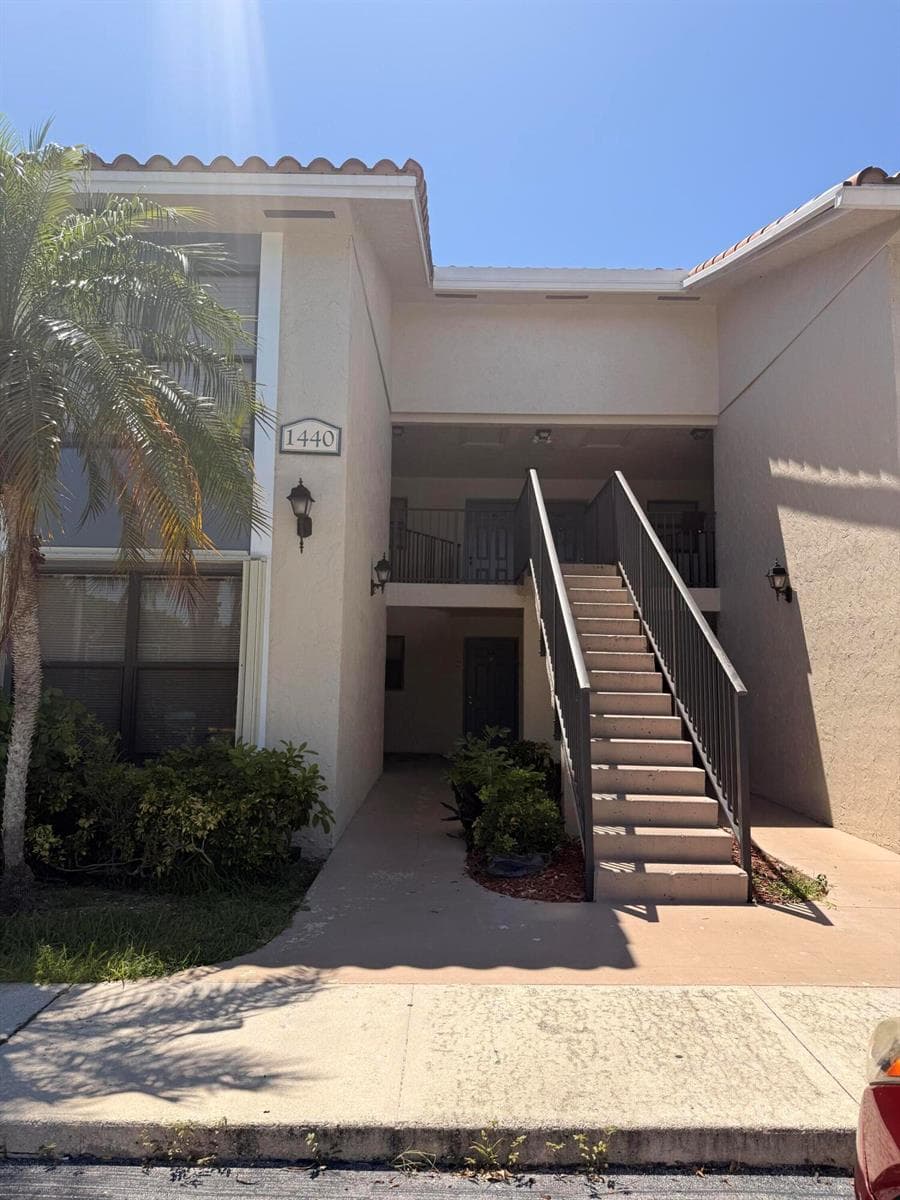 1440 LAKE CRYSTAL Drive # H, West Palm Beach, FL 33411