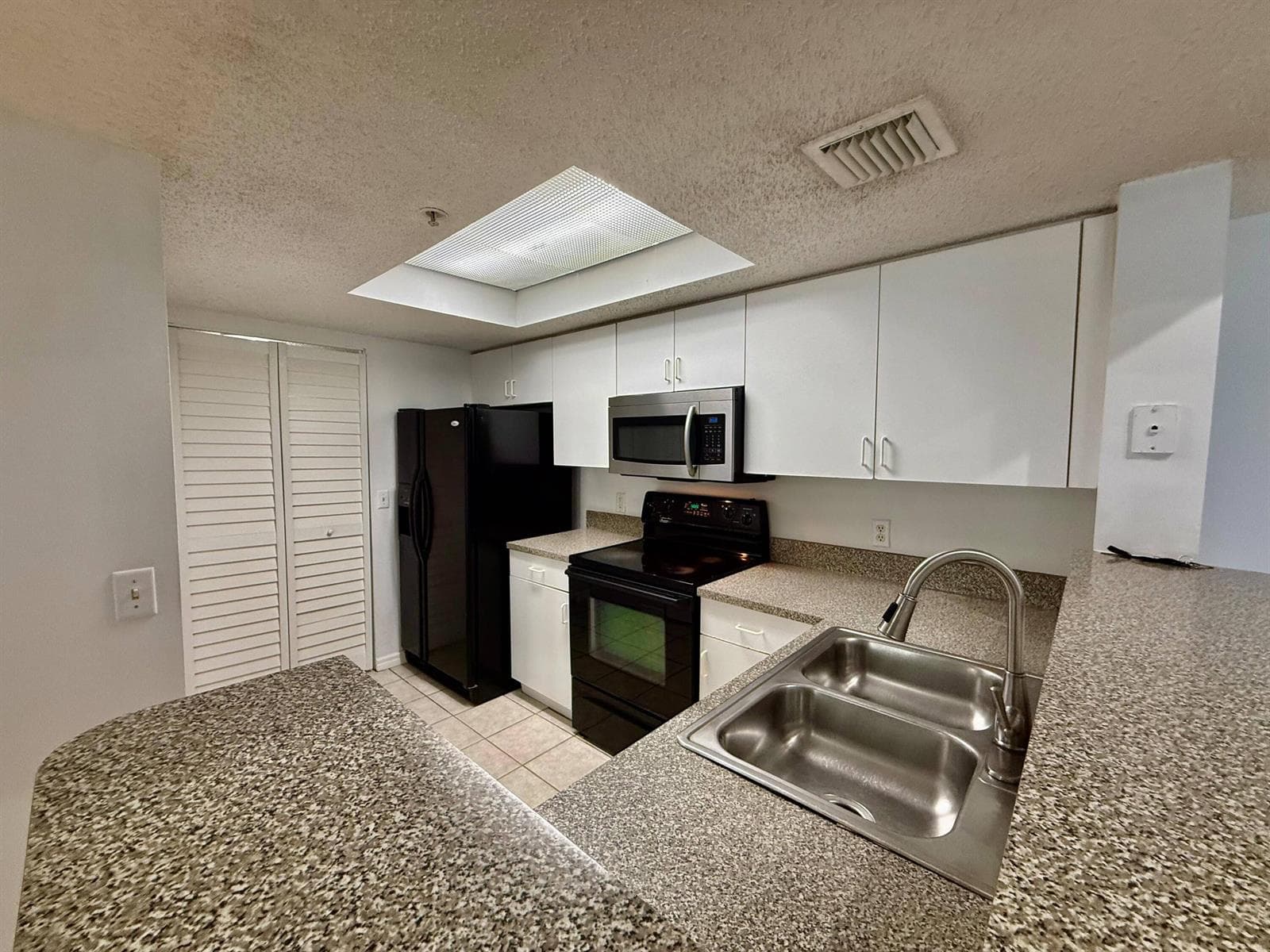 5041 Wiles Road # 9-208, Coconut Creek, FL 33073