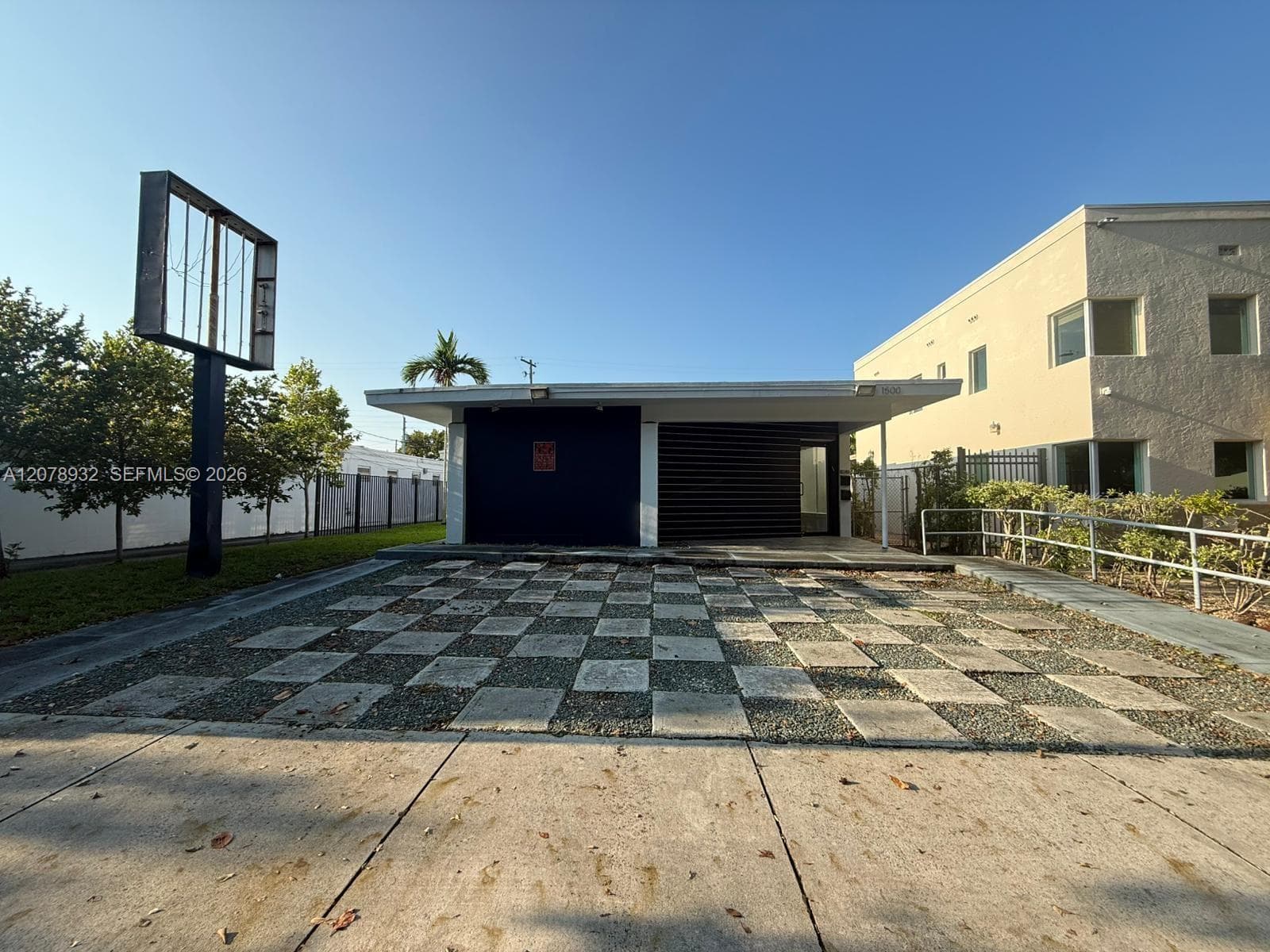 1500 SW 22nd St, Miami, FL 33145