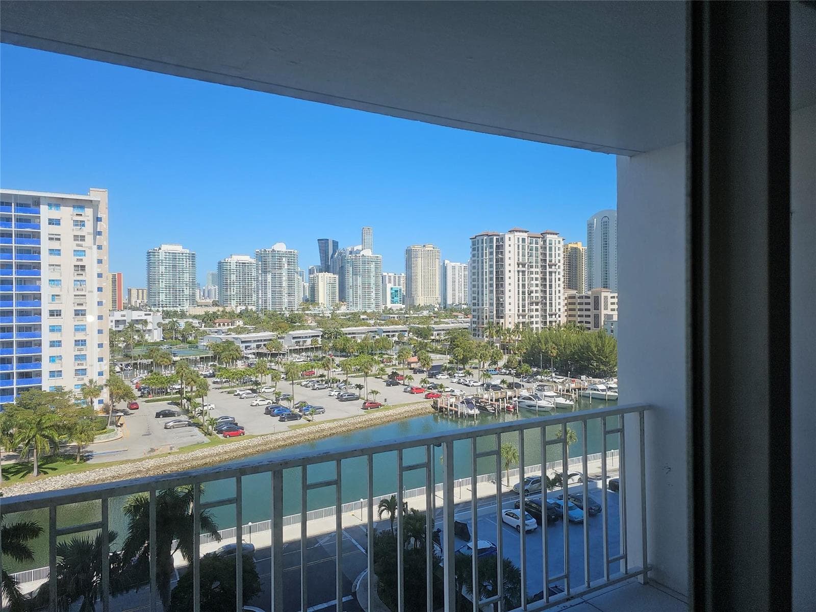 500 BAYVIEW Drive # 817, Sunny Isles Beach, FL 33160