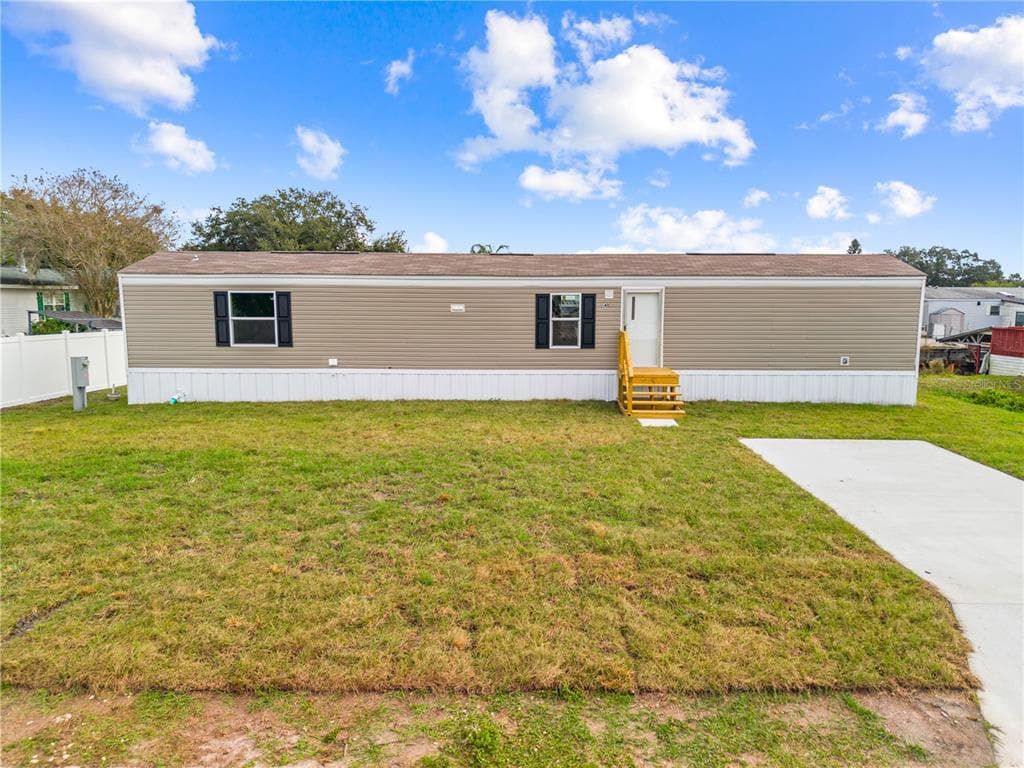 411 LAGOON COURT, KENANSVILLE, FL 34739