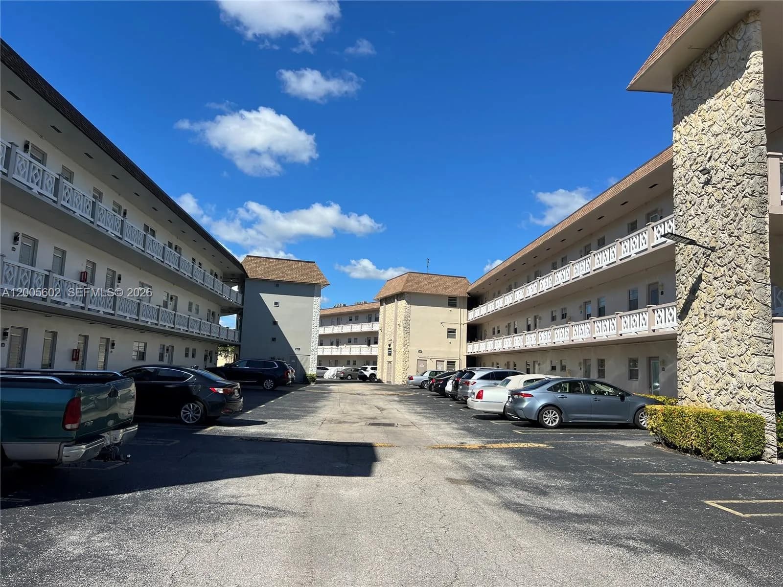 5181 W Oakland Park Blvd # 206, Lauderdale Lakes, FL 33313