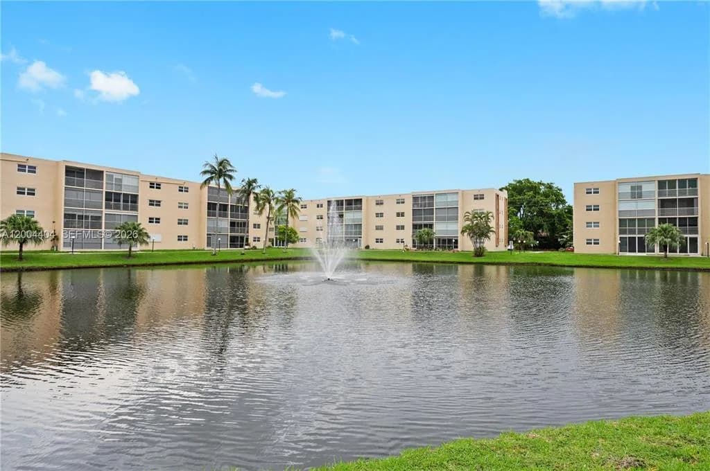 424 SE 10TH Street # 104, Dania Beach, FL 33004