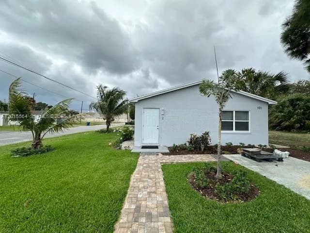 101 W 11th St # 2, Riviera Beach, FL 33404