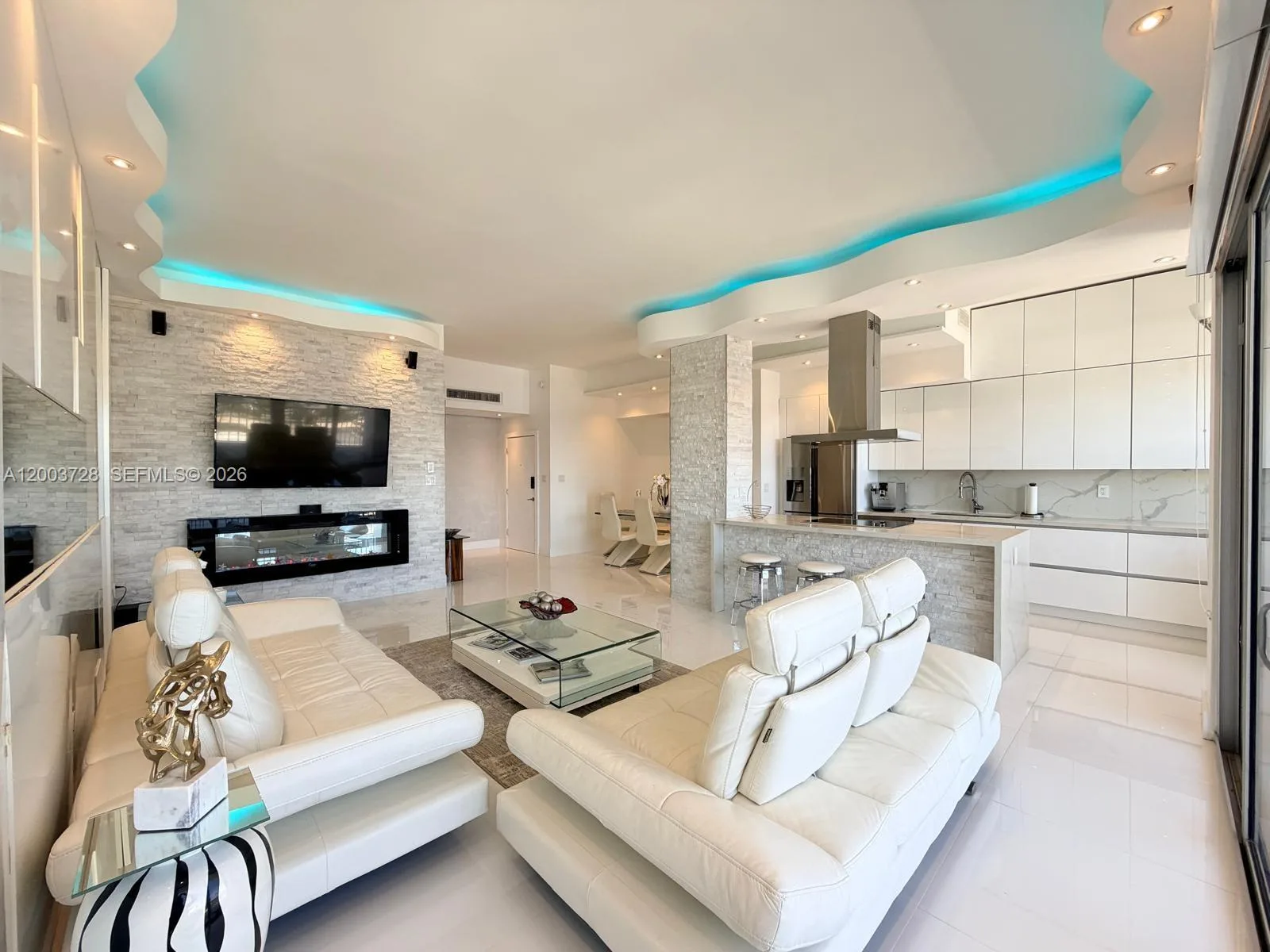 18041 BISCAYNE BLVD # PH01, Aventura, FL 33160