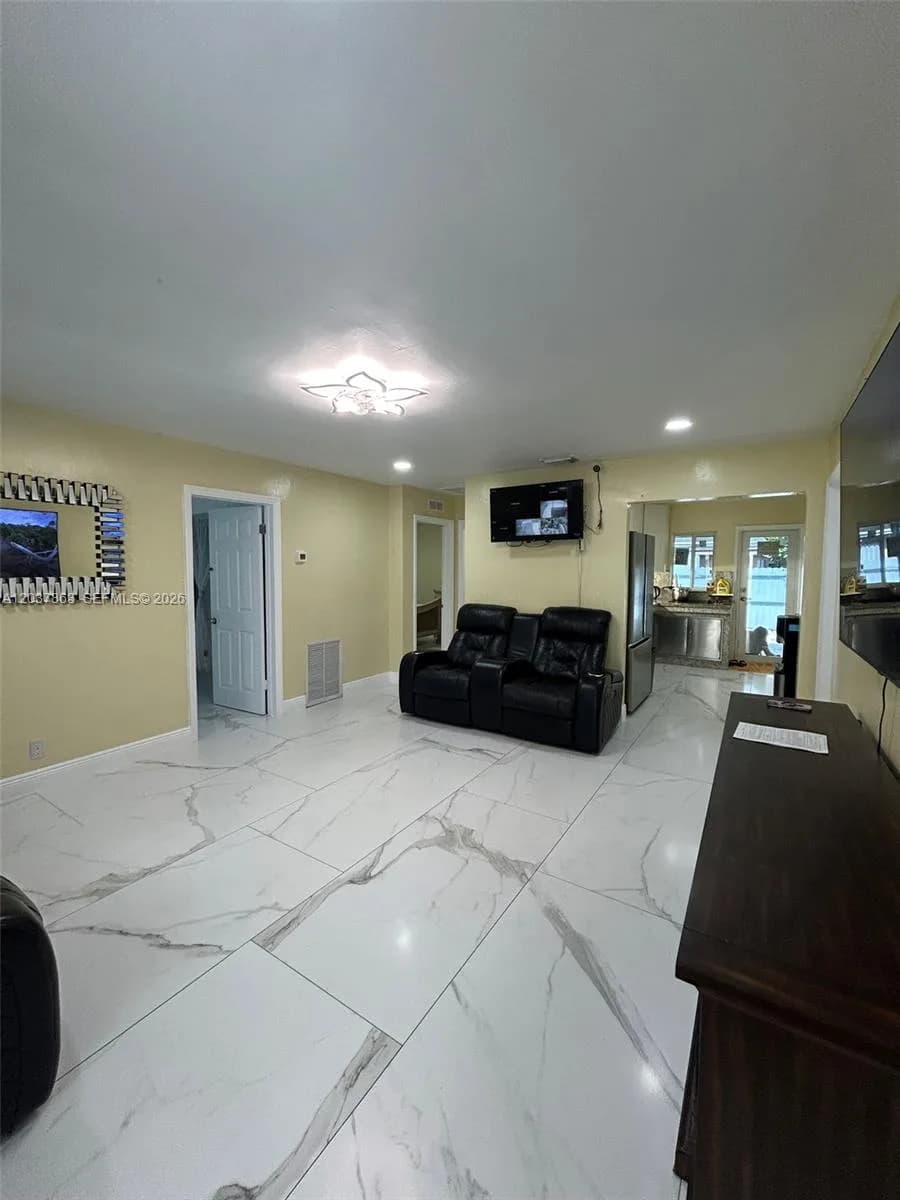 5157 NE 5th Ave # 1, Oakland Park, FL 33334