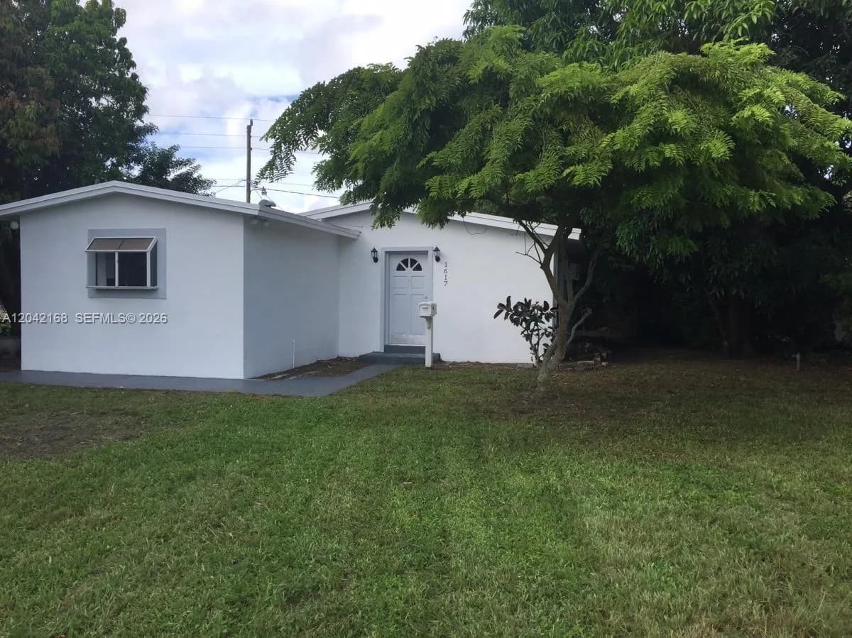 1617 NE 177th St, North Miami Beach, FL 33162