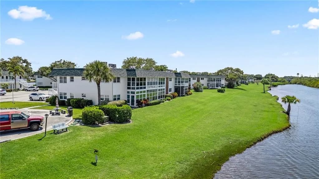 2800 Indian River Boulevard # 1, Vero Beach, FL 32960