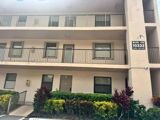 10332 Sunrise Lakes Blvd # 106, Sunrise, FL 33322