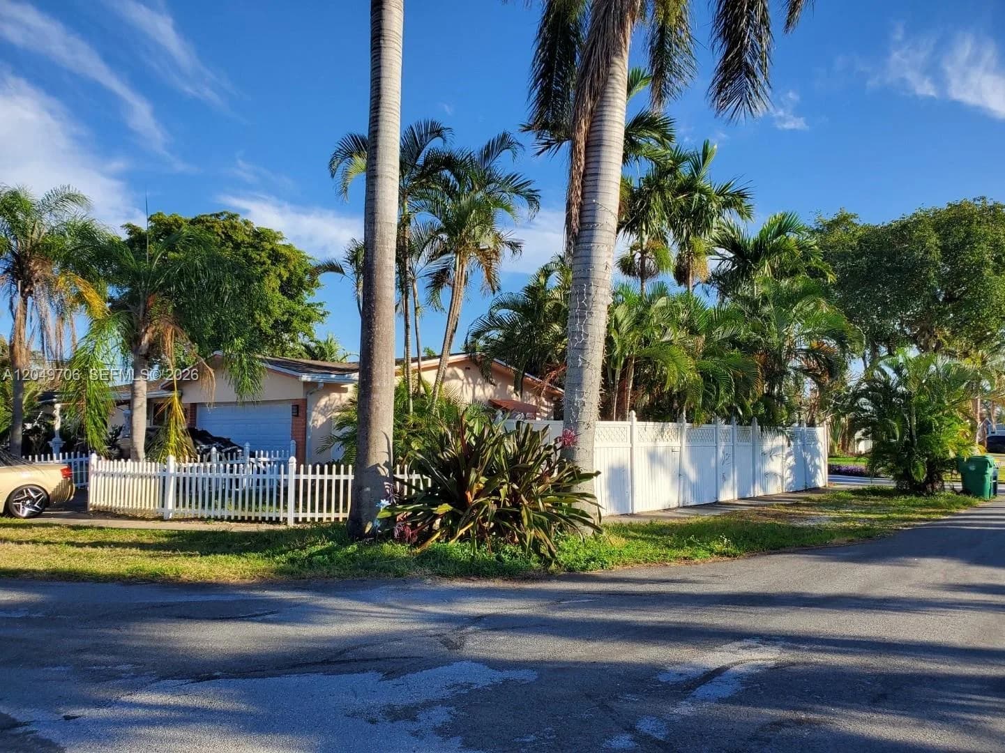 804 NW 8th St, Dania Beach, FL 33004