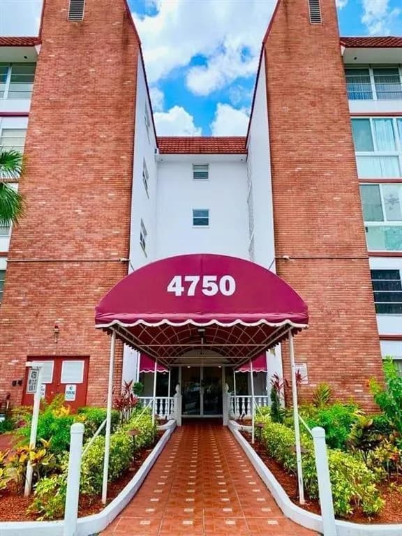 4750 NW 22nd Court # 420, Lauderhill, FL 33313