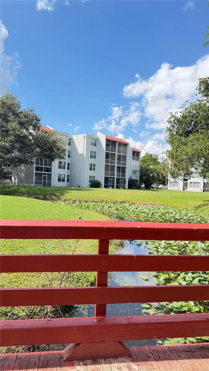 9461 Evergreen Pl # 305, Davie, FL 33324