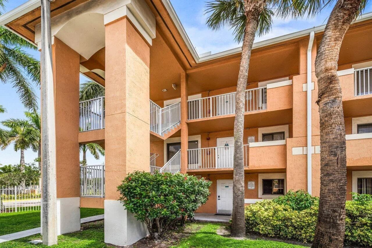 6900 SW 39th Street # 101j, Davie, FL 33314