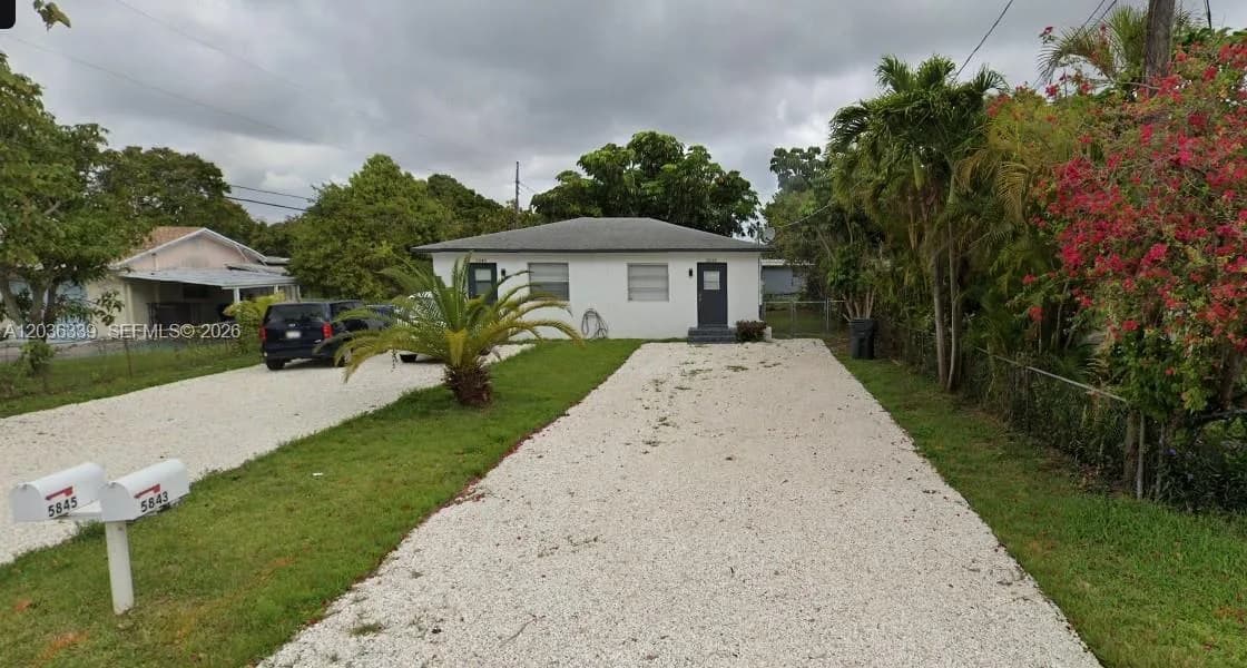5843 Harding St, Hollywood, FL 33021