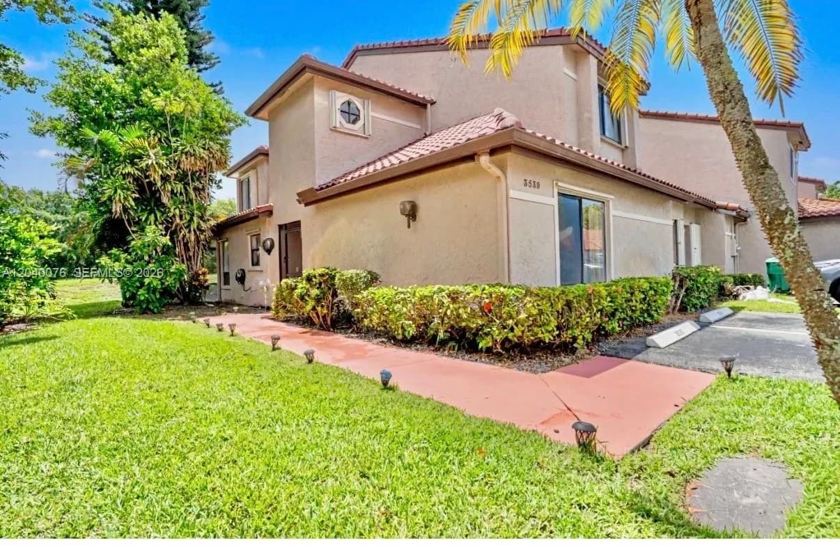 3539 W Inverrary Blvd W, Lauderhill, FL 33319