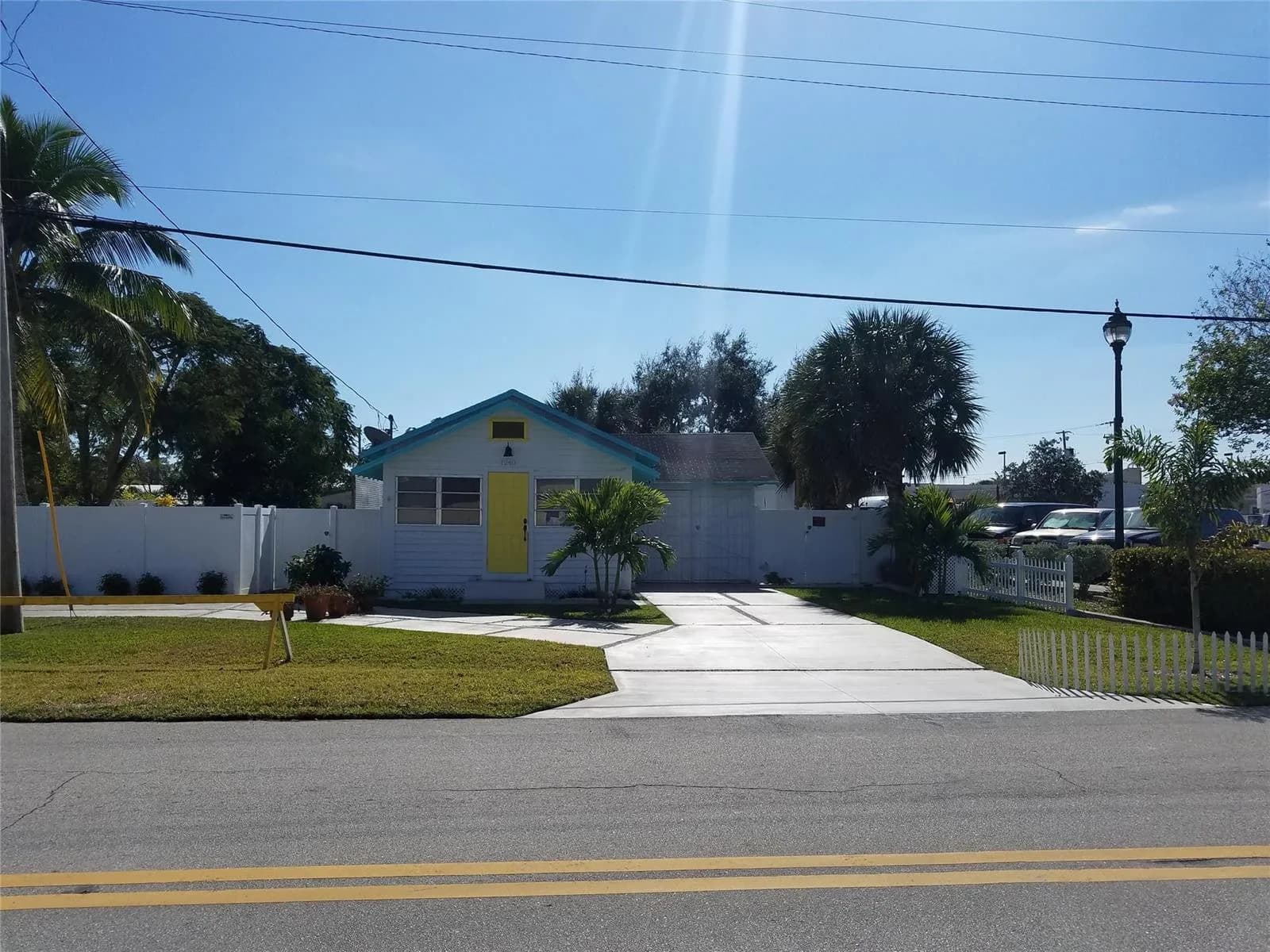 1240 NE 34th Court, Oakland Park, FL 33334