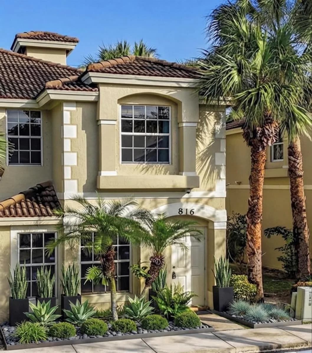 816 Summit Lake Drive, West Palm Beach, FL 33406