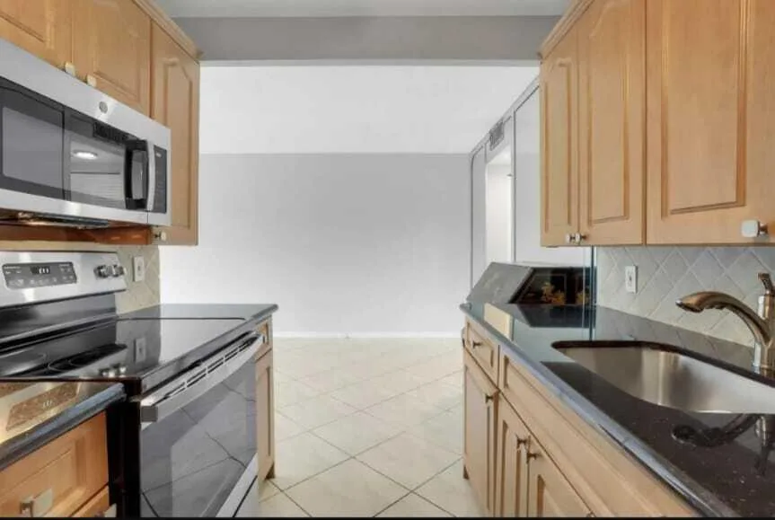2053 Cornwall C, Boca Raton, FL 33434