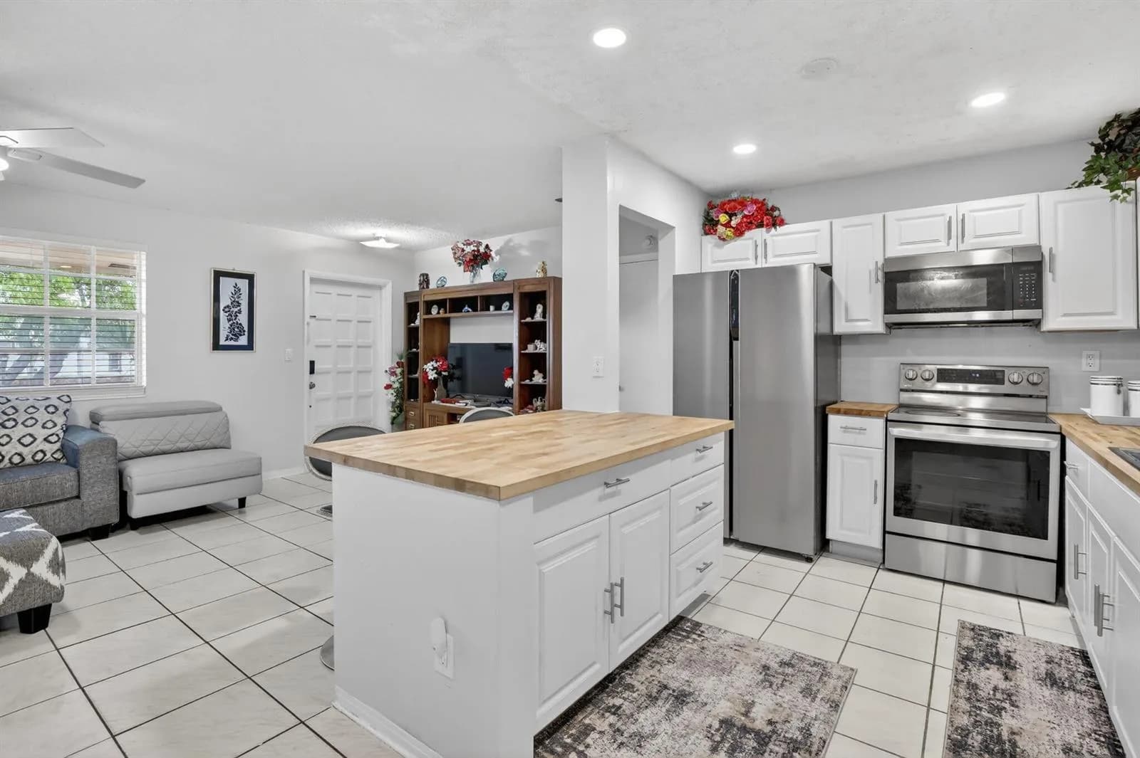 1411 NW 89th Avenue, Pembroke Pines, FL 33024